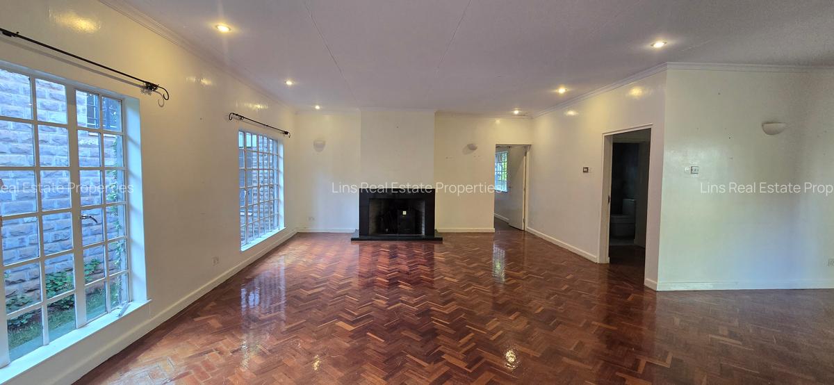 4 Bed House with En Suite in Lavington - 12