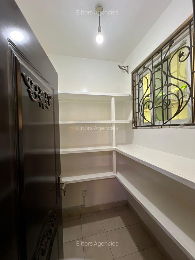 5 Bed Townhouse with En Suite at Convent Drive - 6