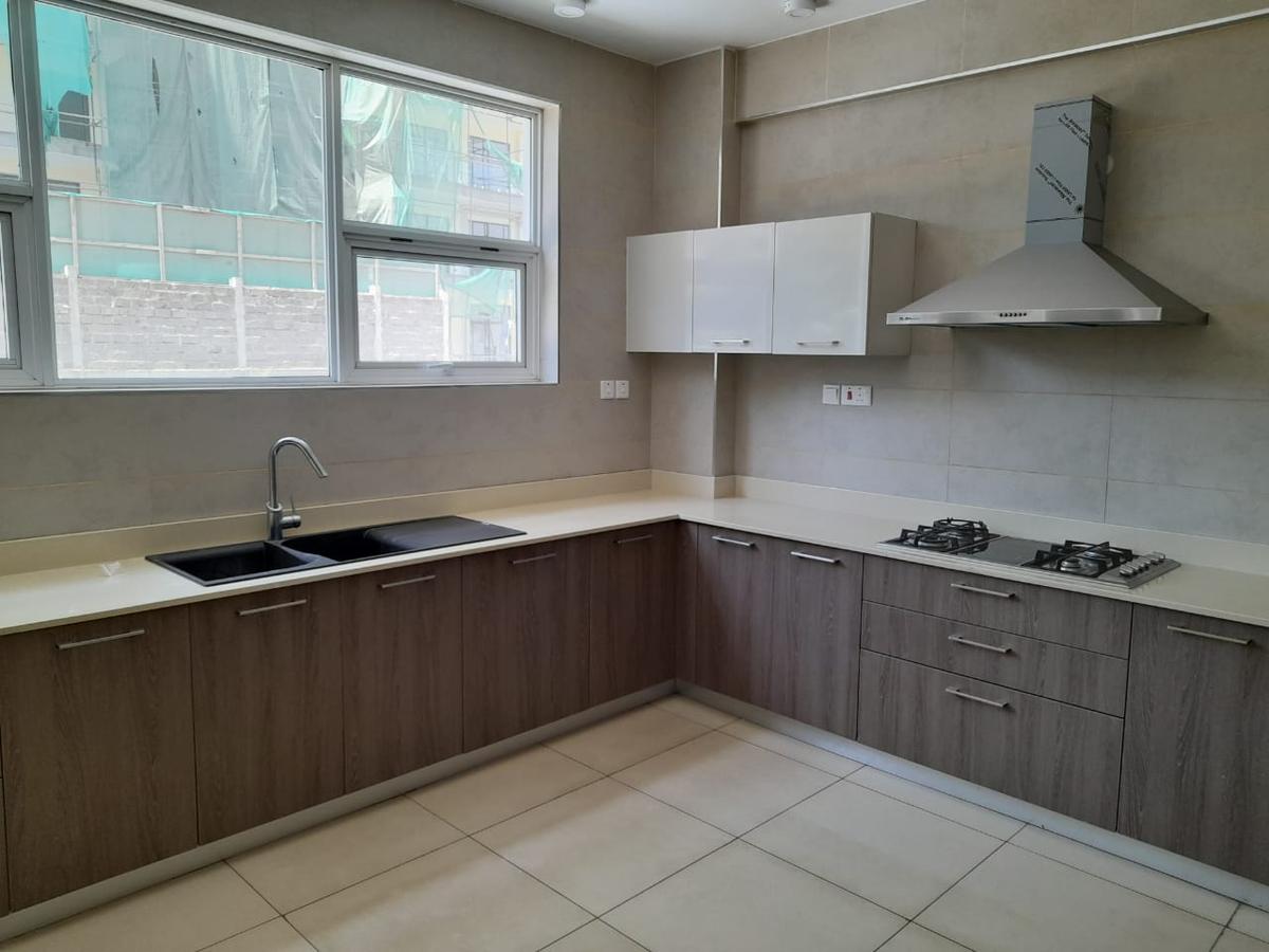 4 Bed Apartment with En Suite in General Mathenge - 13