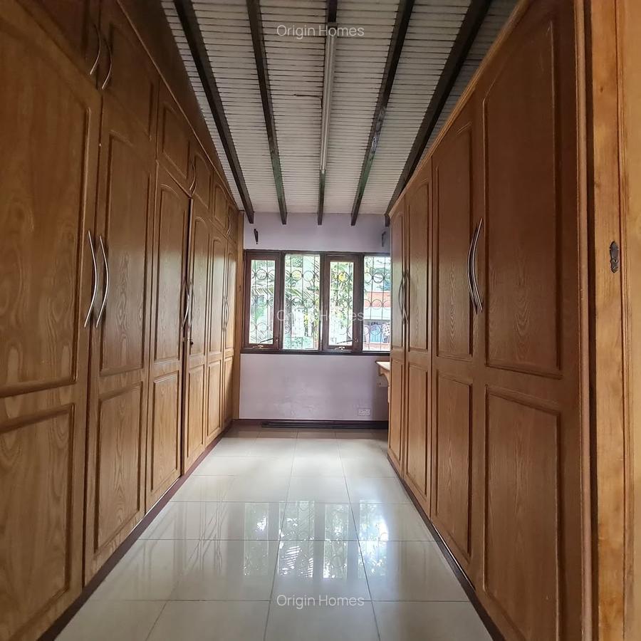 5 Bed Townhouse with En Suite at Kilimani - 14