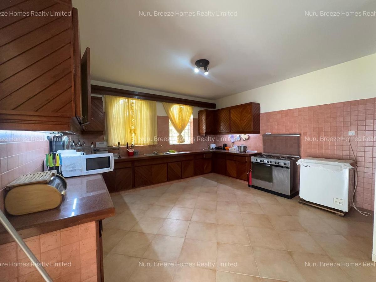 5 Bed House with En Suite in Runda - 20