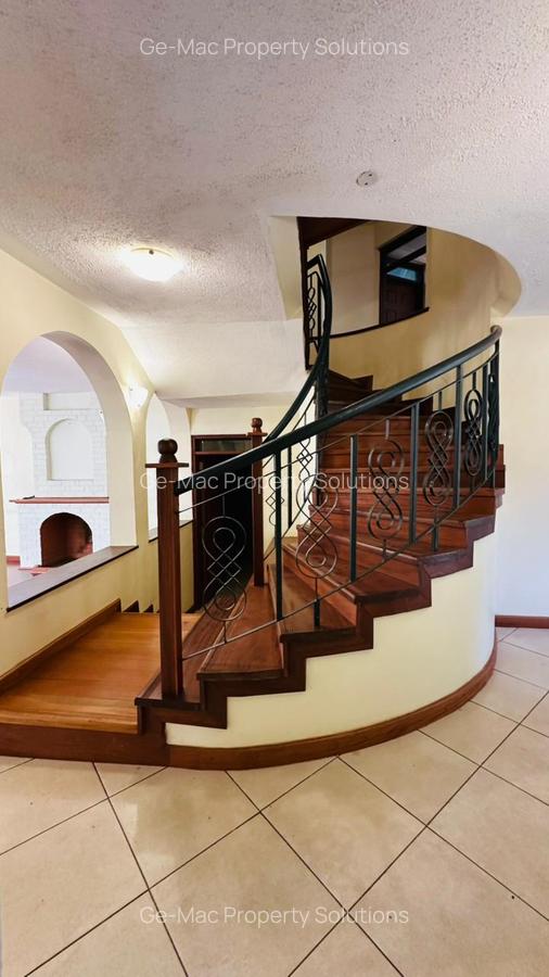 5 Bed House with En Suite in Runda - 4