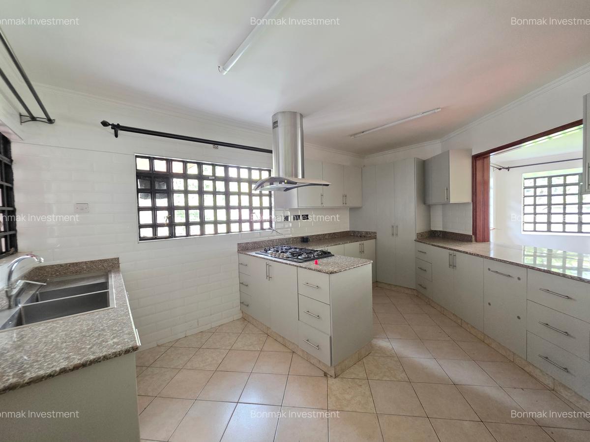 4 Bed House with En Suite at Lavington - 18