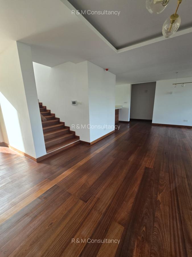 4 Bed House with En Suite at Two Rivers Mall - 14