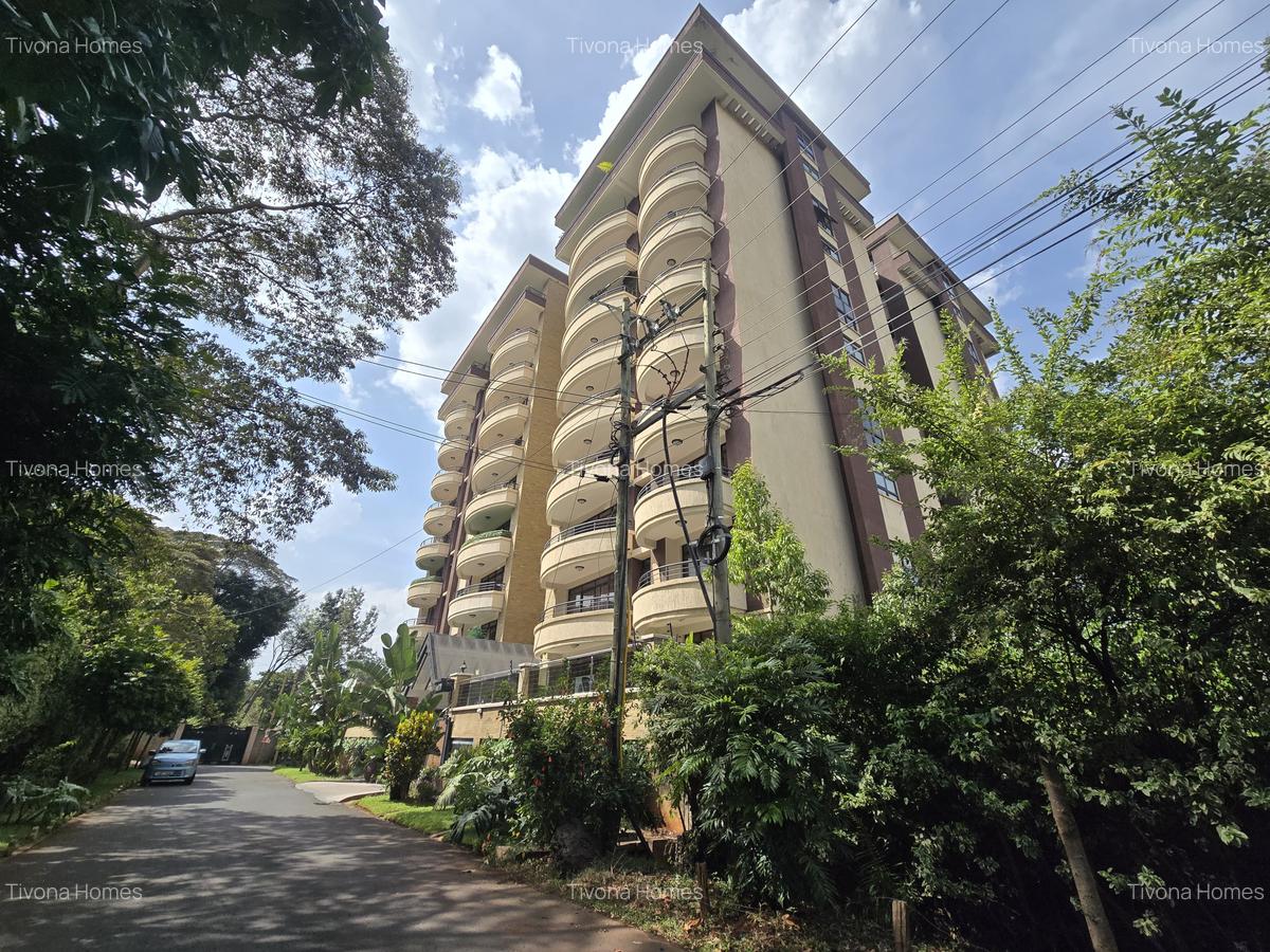 4 Bed Apartment with Swimming Pool in Riverside - 1