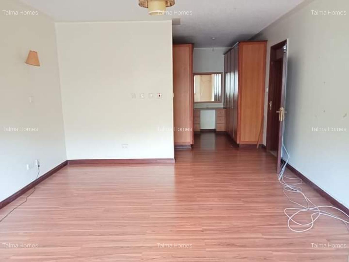 4 Bed Townhouse with En Suite at Westlands - 10