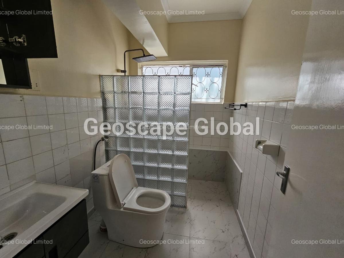 4 Bed House with En Suite in Nyari - 8