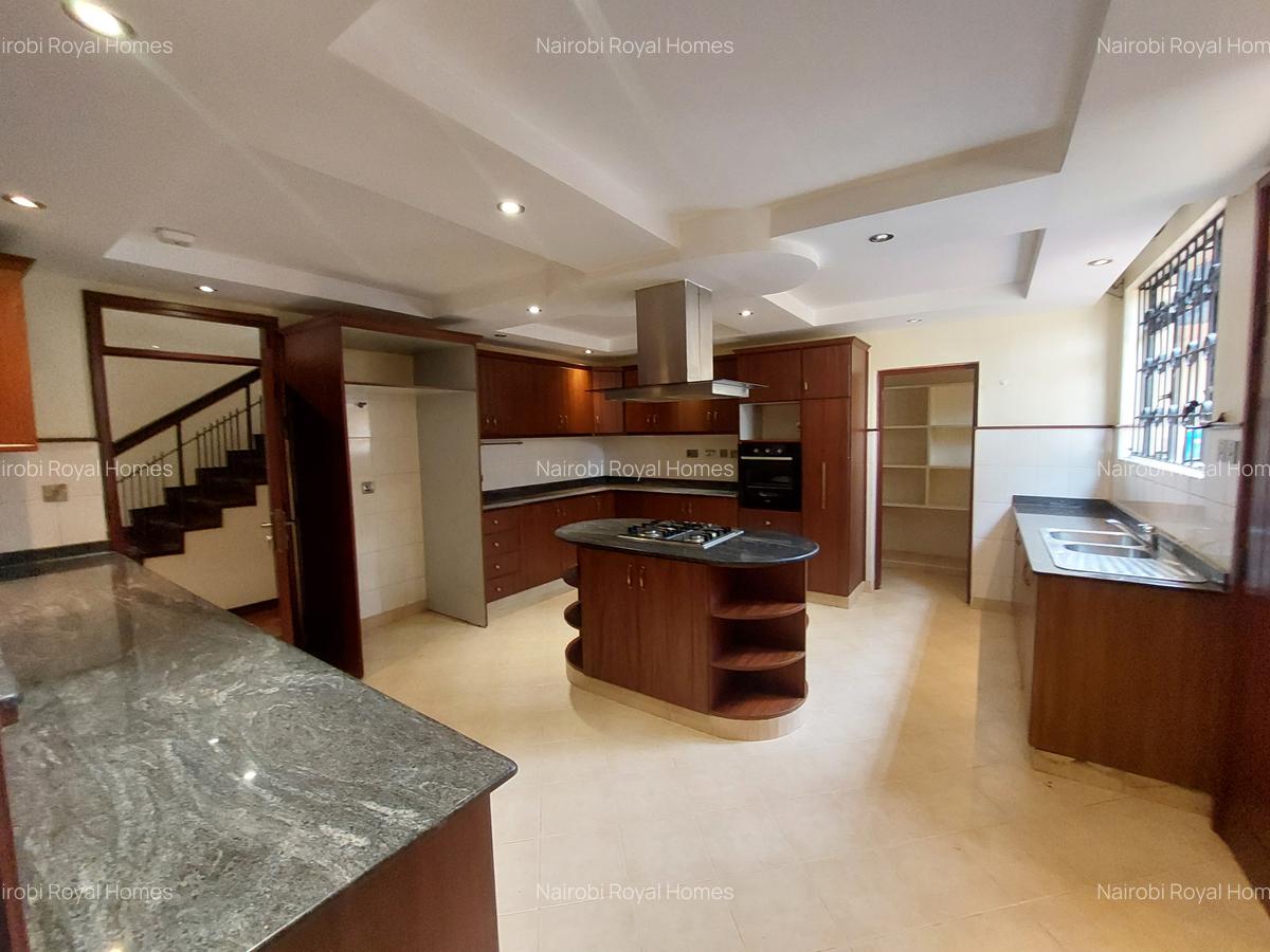 4 Bed House with En Suite at Acacia Drive - 18