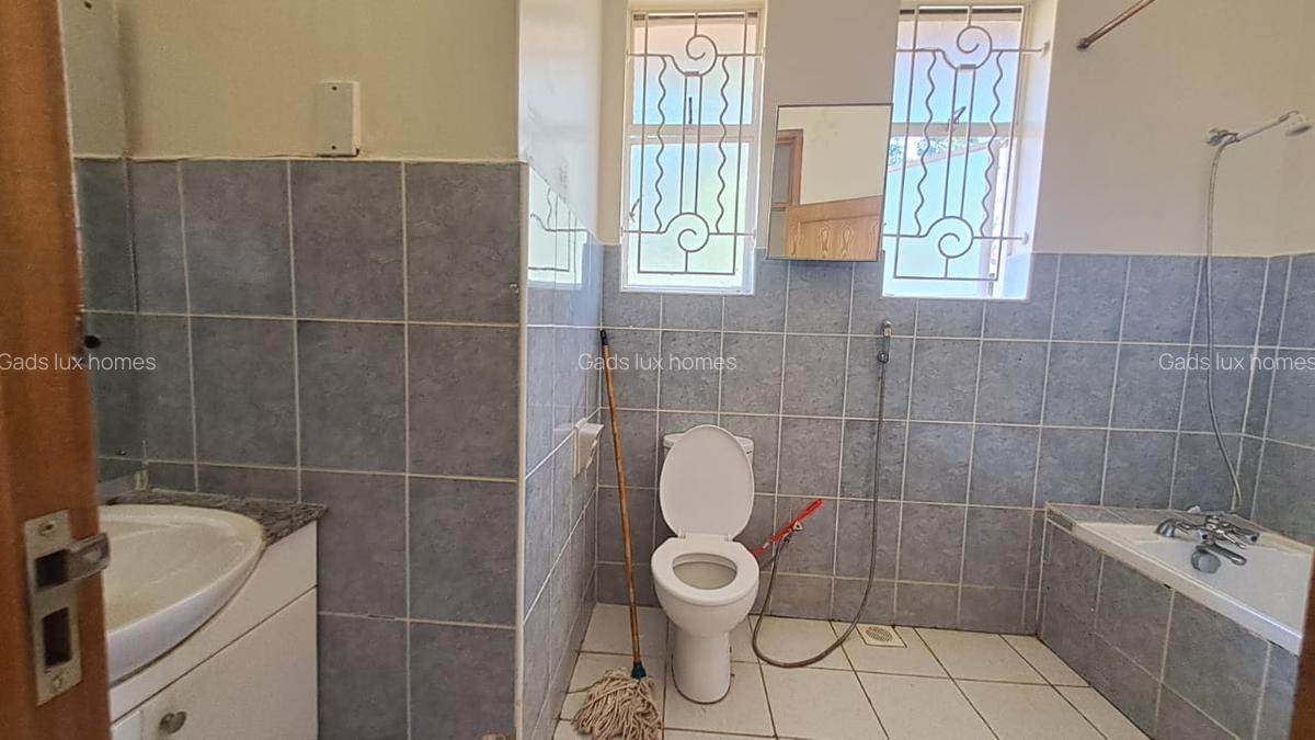 4 Bed Townhouse with En Suite at Spring Valley - 17