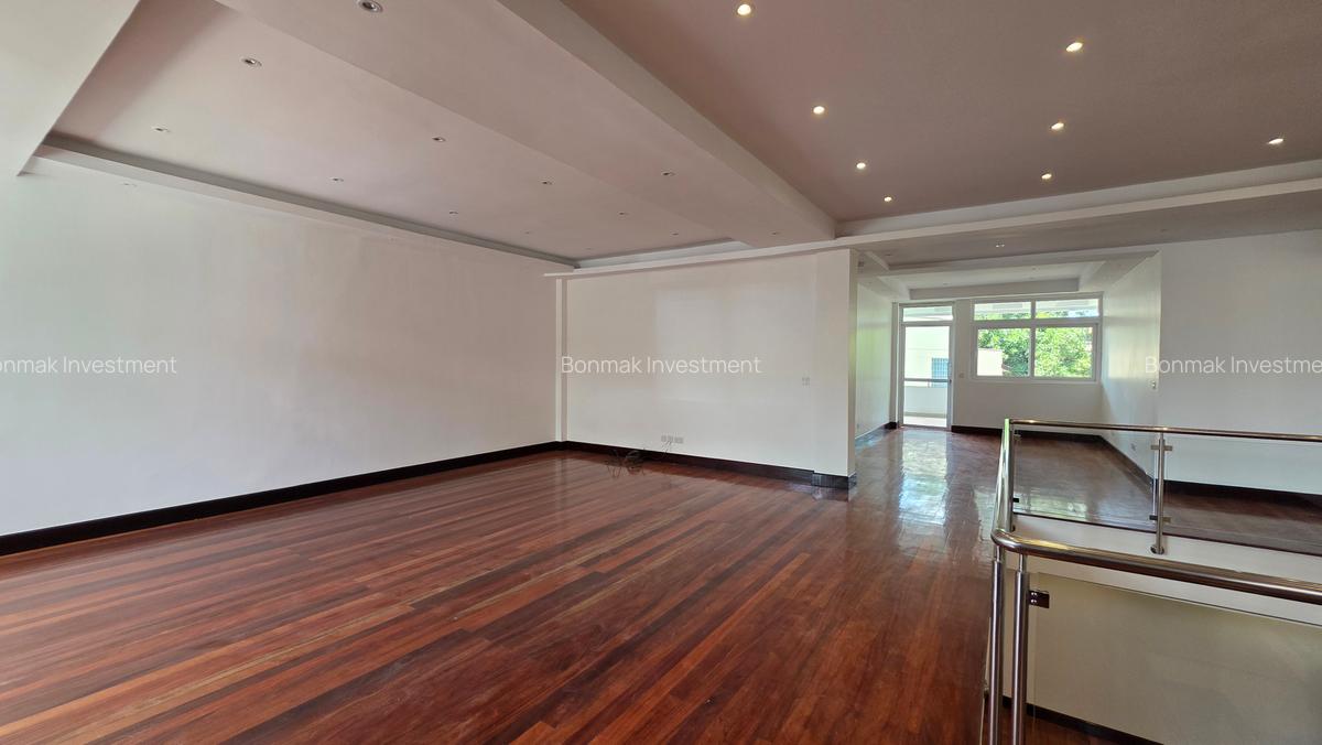 4 Bed House with En Suite at Old Runda - 18