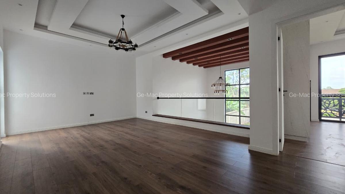 5 Bed House with En Suite in Lavington - 12