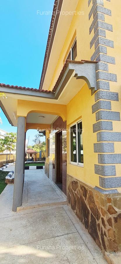 8 Bed House in Nyali Area - 2