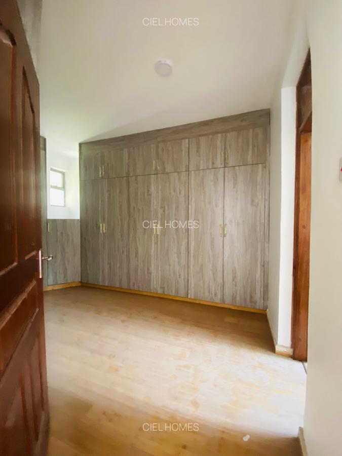 4 Bed Villa with En Suite in Lavington - 13