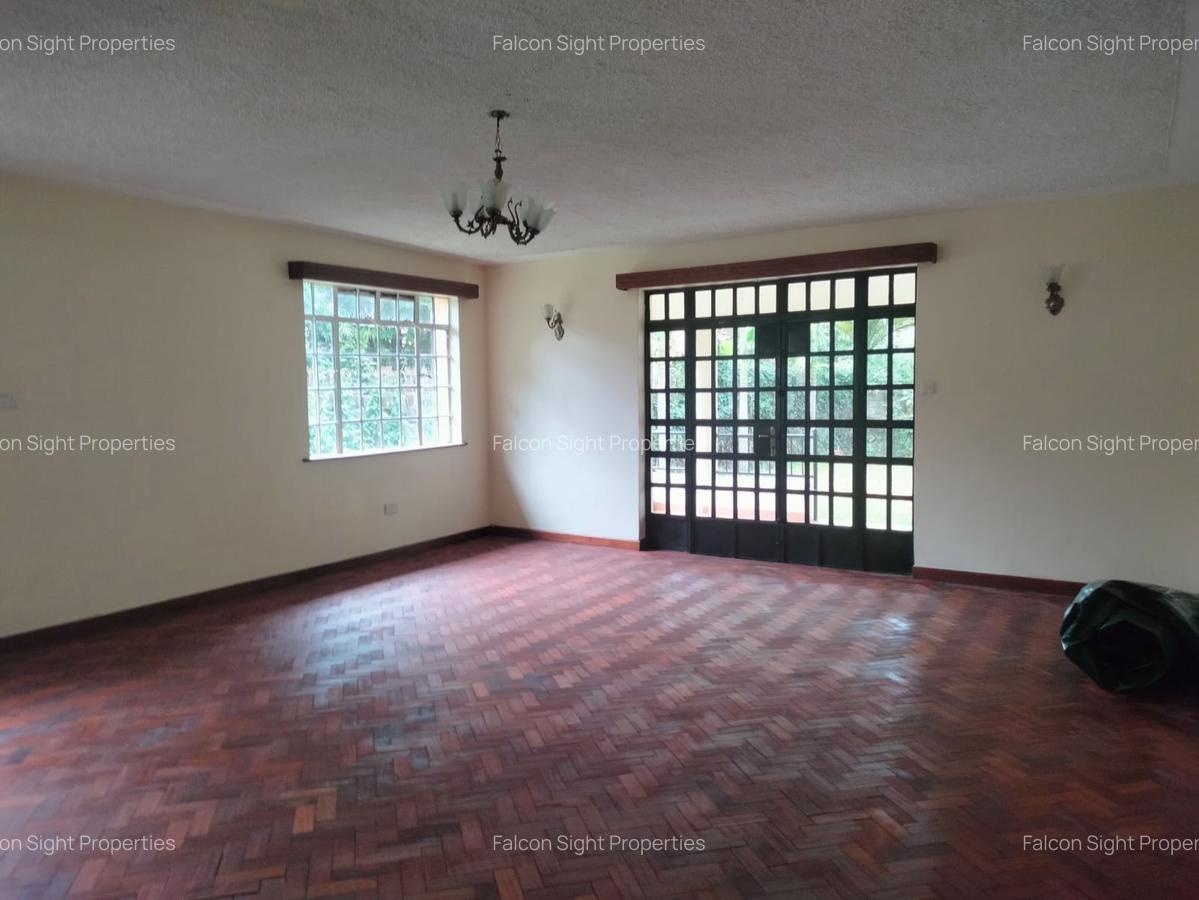 4 Bed Townhouse with Walk In Closet in Spring Valley - 7