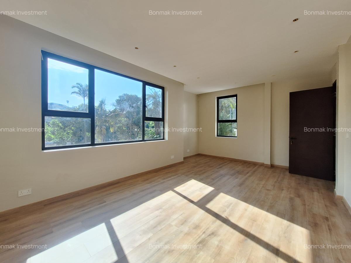 5 Bed Townhouse with En Suite at Lavington Green - 13