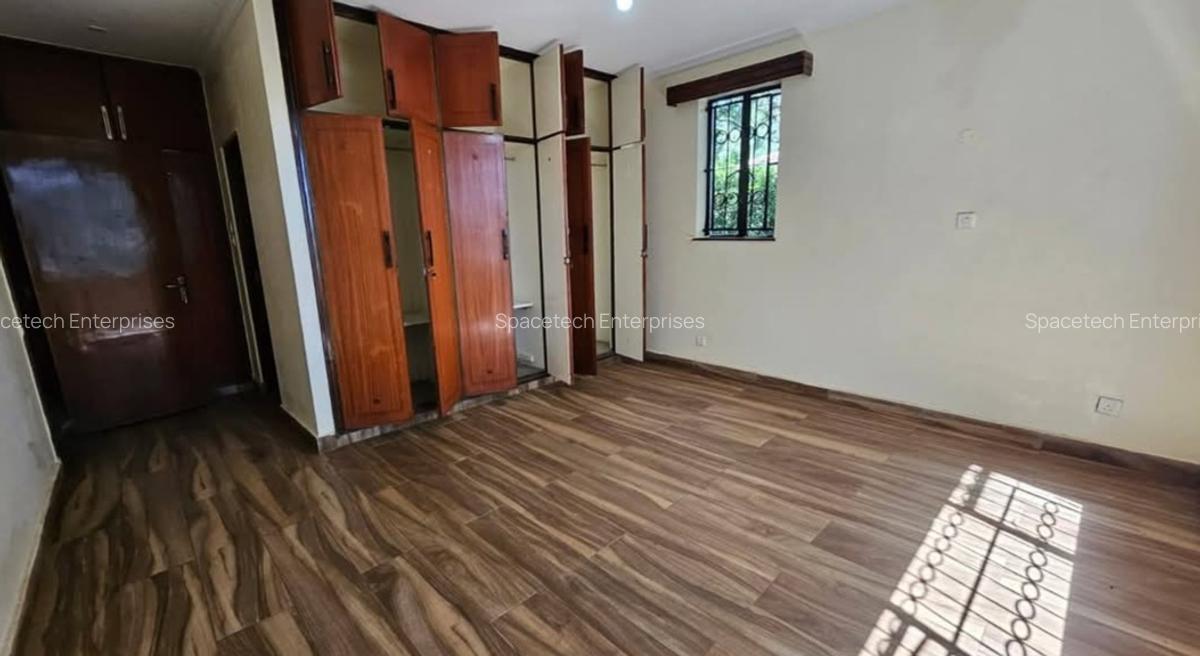 4 Bed House with En Suite in Runda - 15