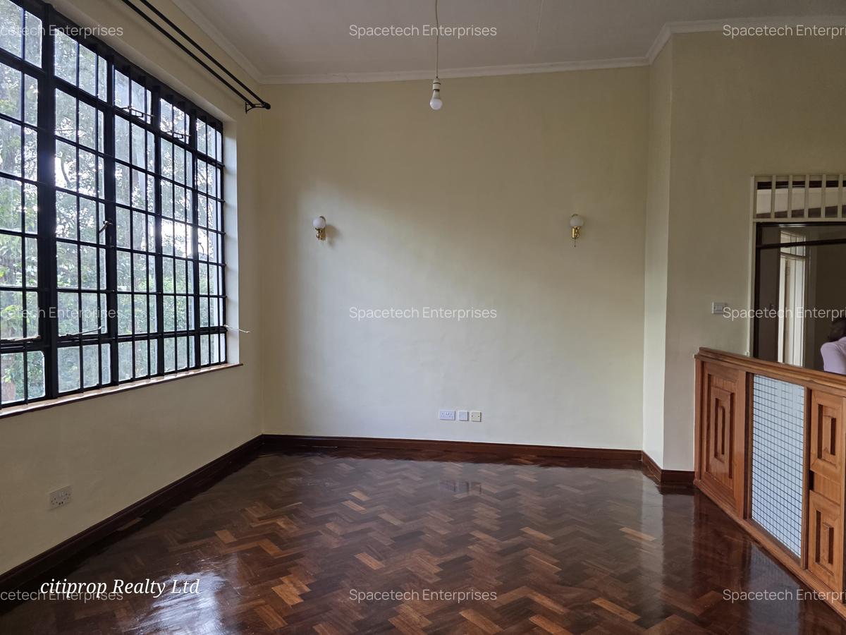 5 Bed House with En Suite in Runda - 10