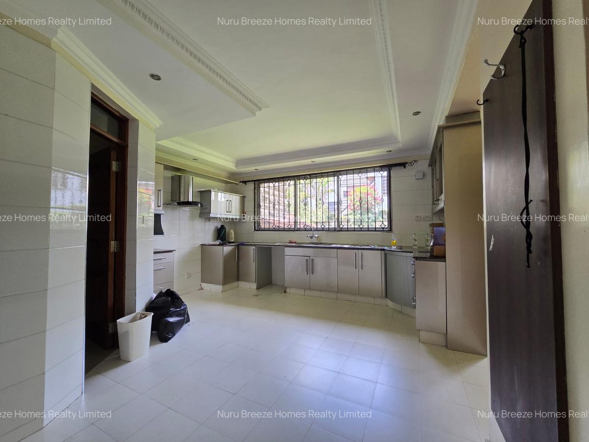 4 Bed House with En Suite in Runda - 3