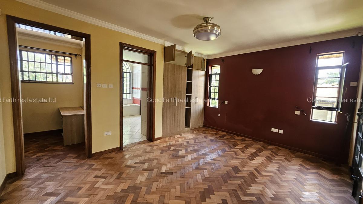 5 Bed House with En Suite in Runda - 11