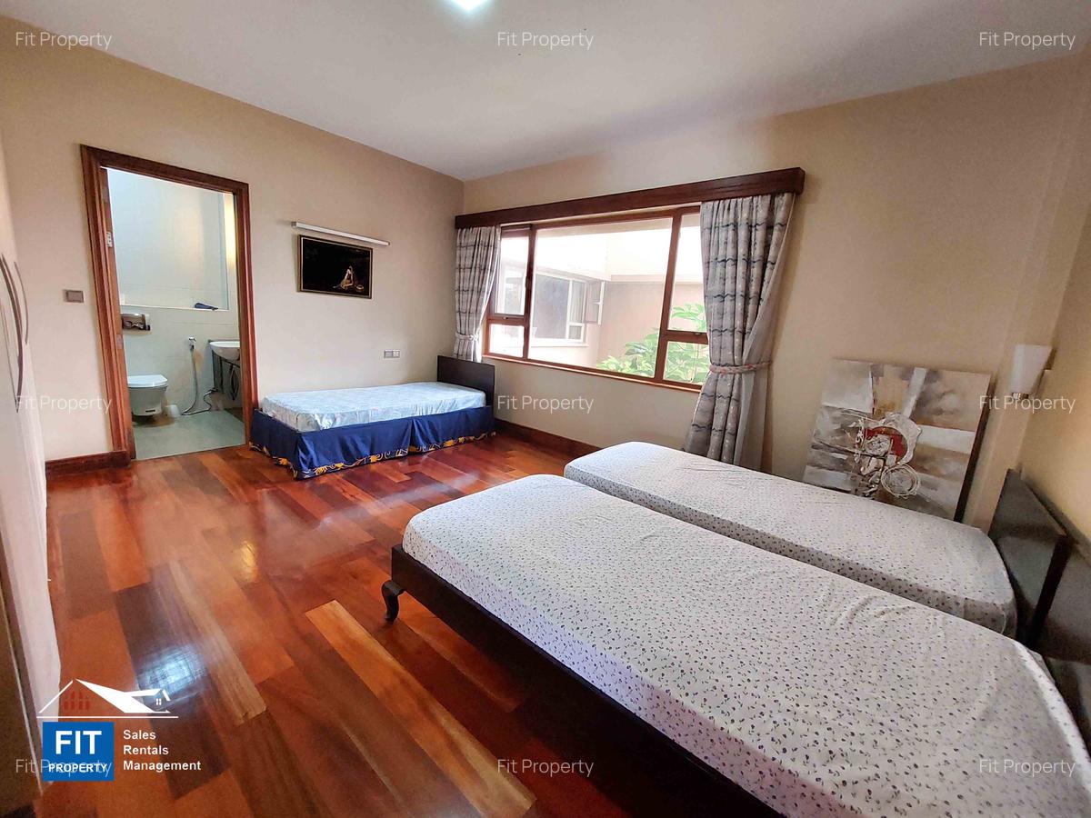 3 Bed Apartment with En Suite in Parklands - 5