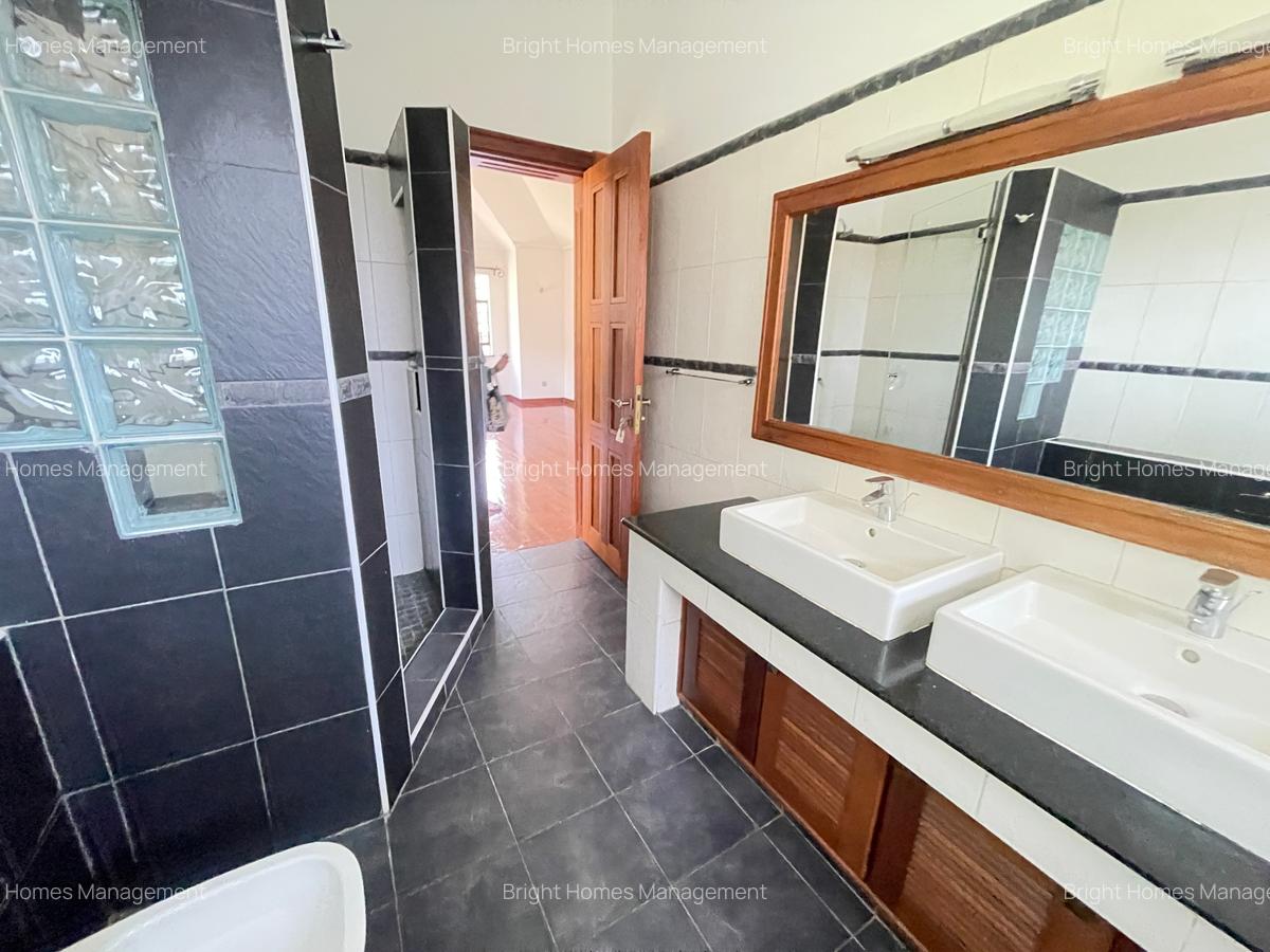 4 Bed Townhouse with En Suite in Spring Valley - 8