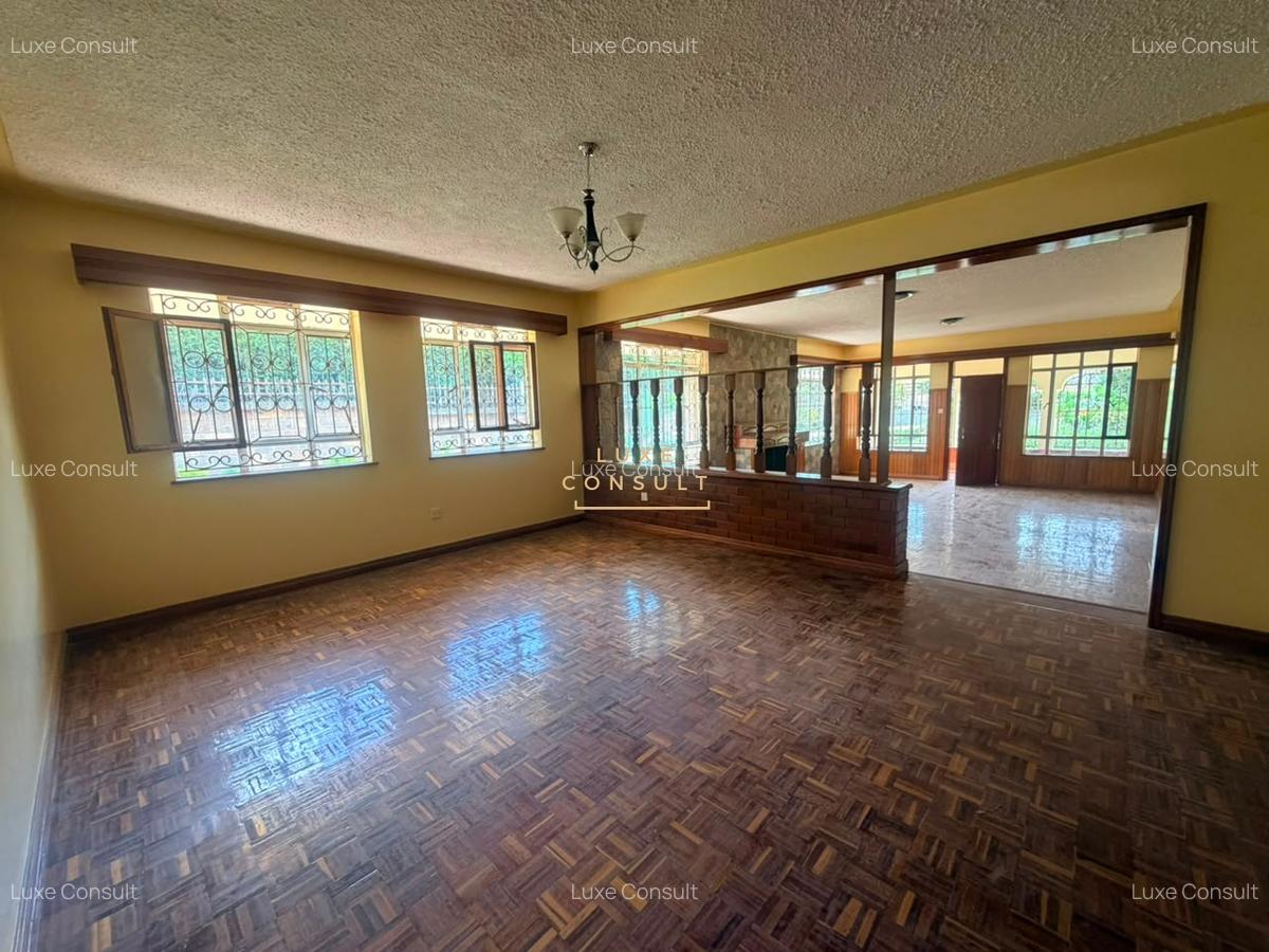 5 Bed Townhouse with En Suite in Nyari - 2