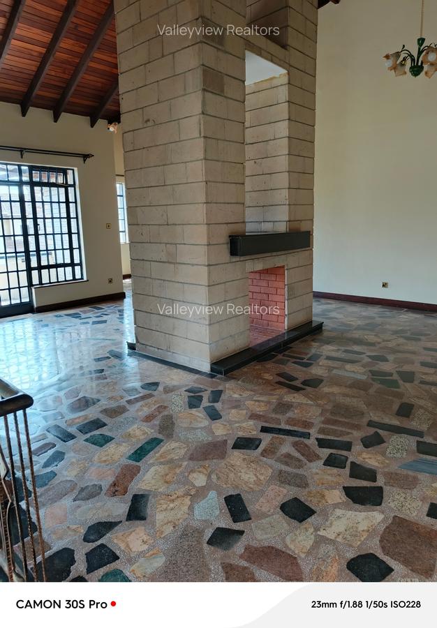 5 Bed Townhouse with En Suite at Lavington - 4