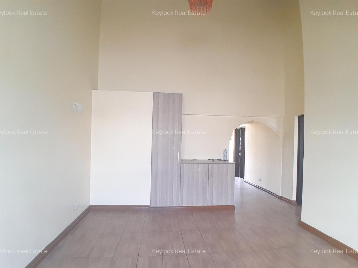 5 Bed Townhouse with En Suite at Lavington - 5