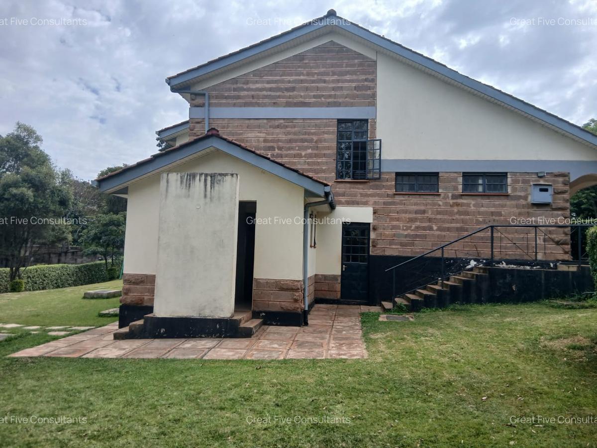 4 Bed Villa with En Suite in Redhill - 20