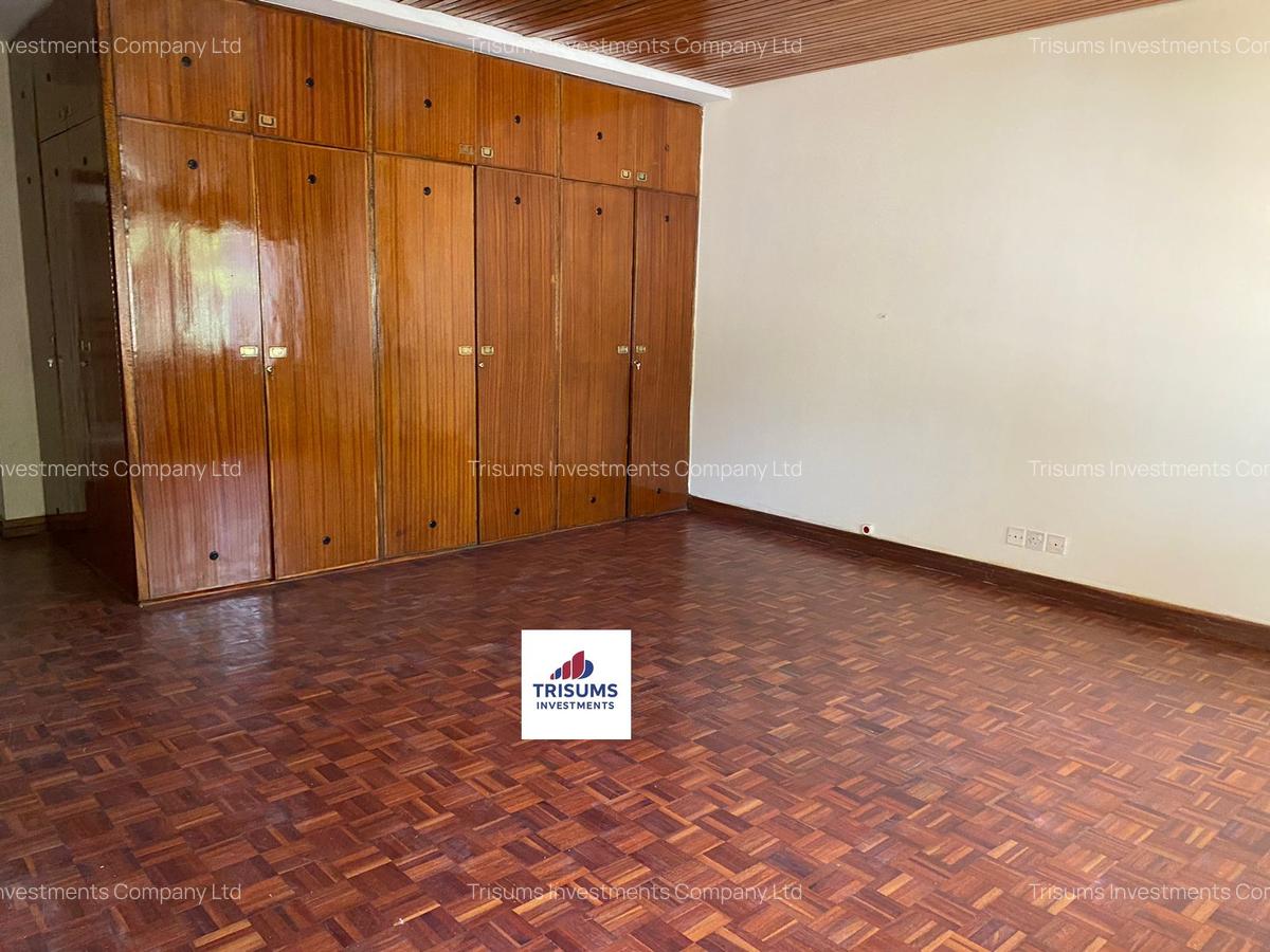 5 Bed Villa with En Suite at Prp7+494 - 12