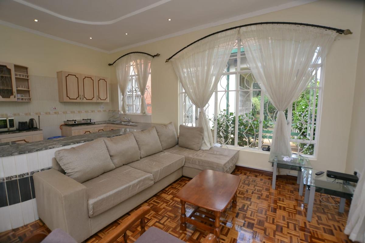 2 Bed House with En Suite in Lavington - 8