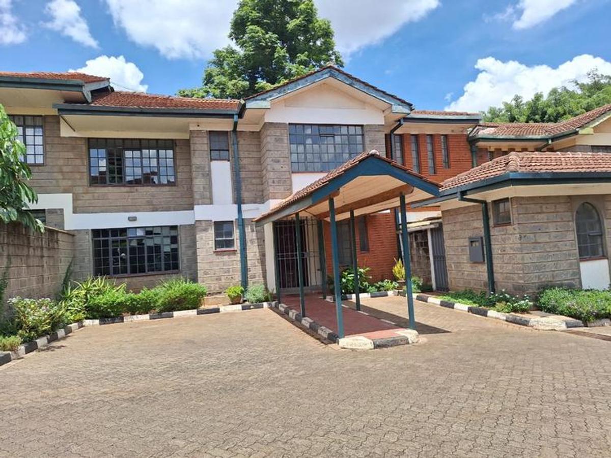 4 bed townhouse with en suite in lavington