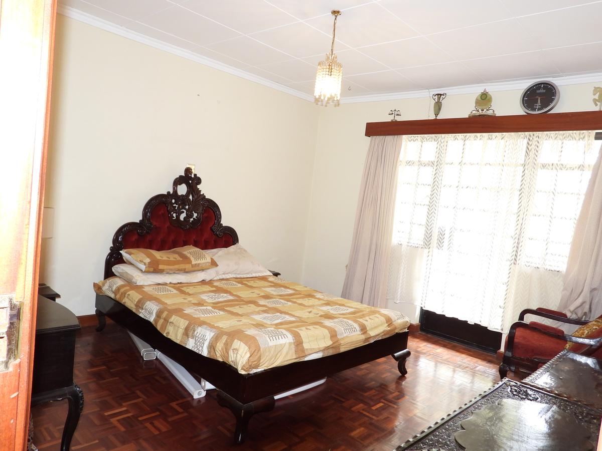 4 Bed Townhouse with En Suite in Brookside - 12