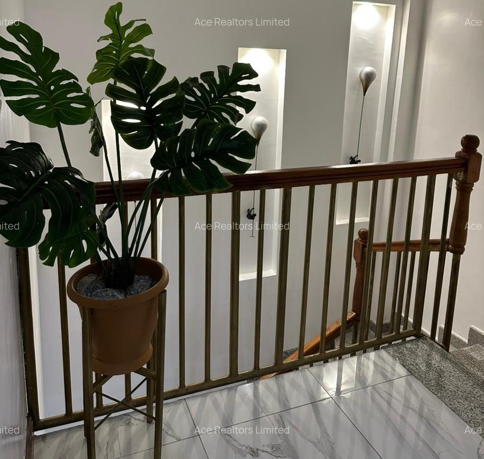 4 Bed Apartment with En Suite at Lavington Duplex - 4