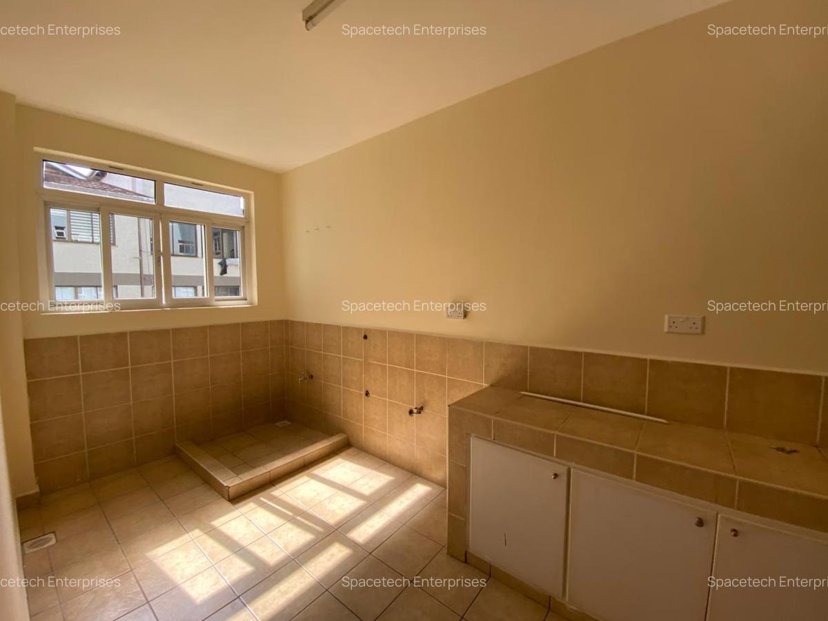 3 Bed Apartment with En Suite in Westlands Area - 13