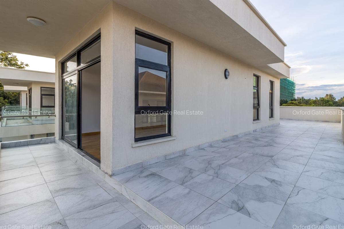 5 Bed House with En Suite in Lavington - 6