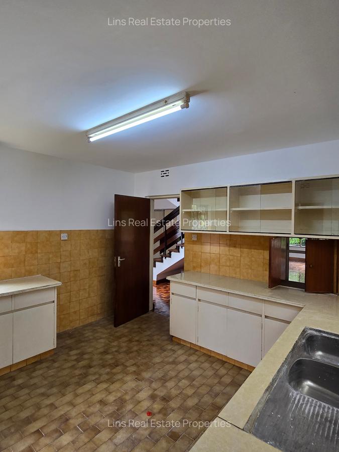 4 Bed Townhouse with En Suite in Lavington - 15