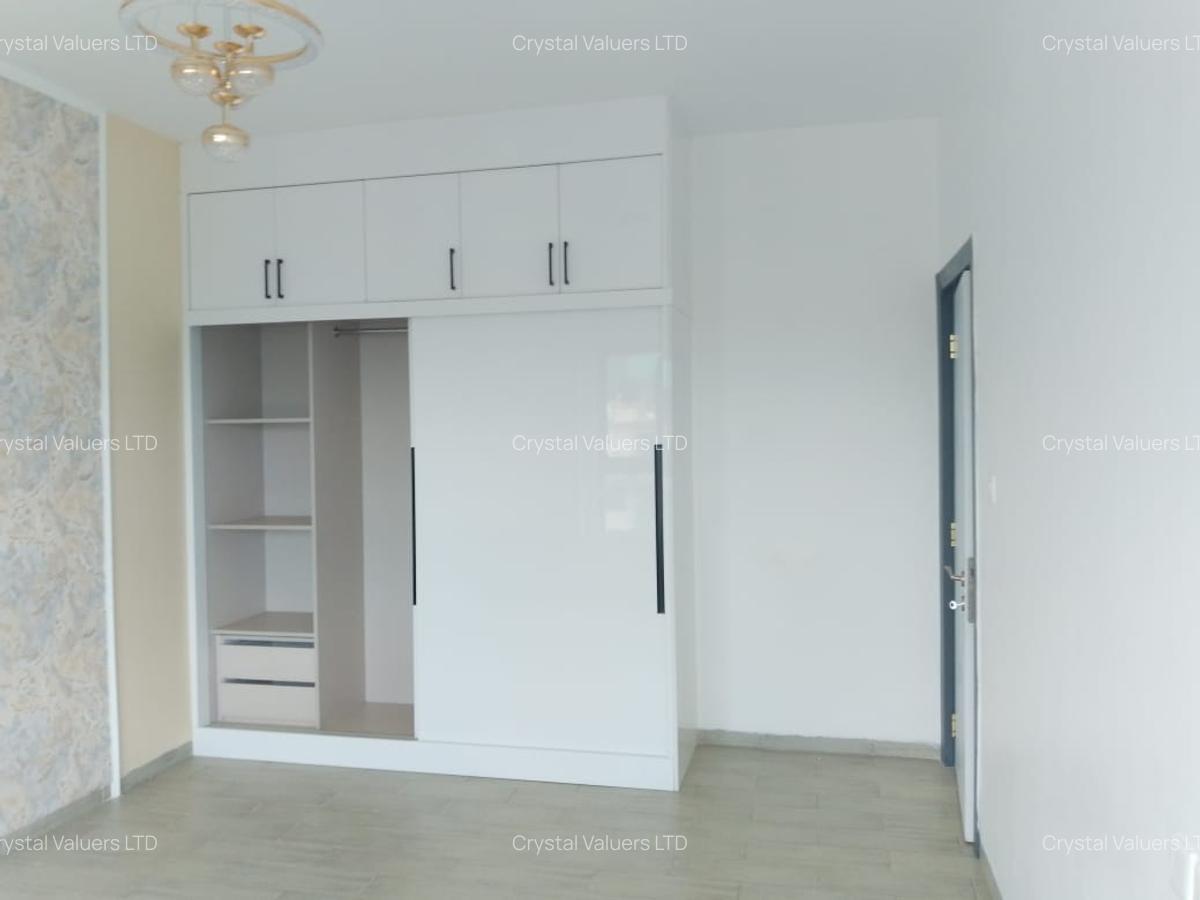 2 Bed Apartment with En Suite in Lavington - 6