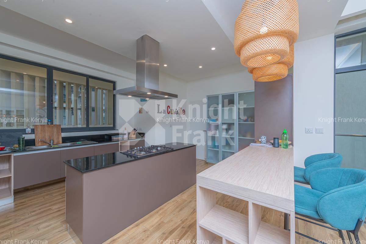 4 Bed Apartment with En Suite at Riverside Gardens - 7