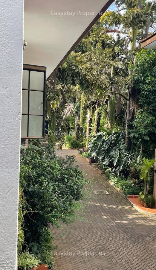 4 Bed Townhouse with En Suite in Spring Valley - 3
