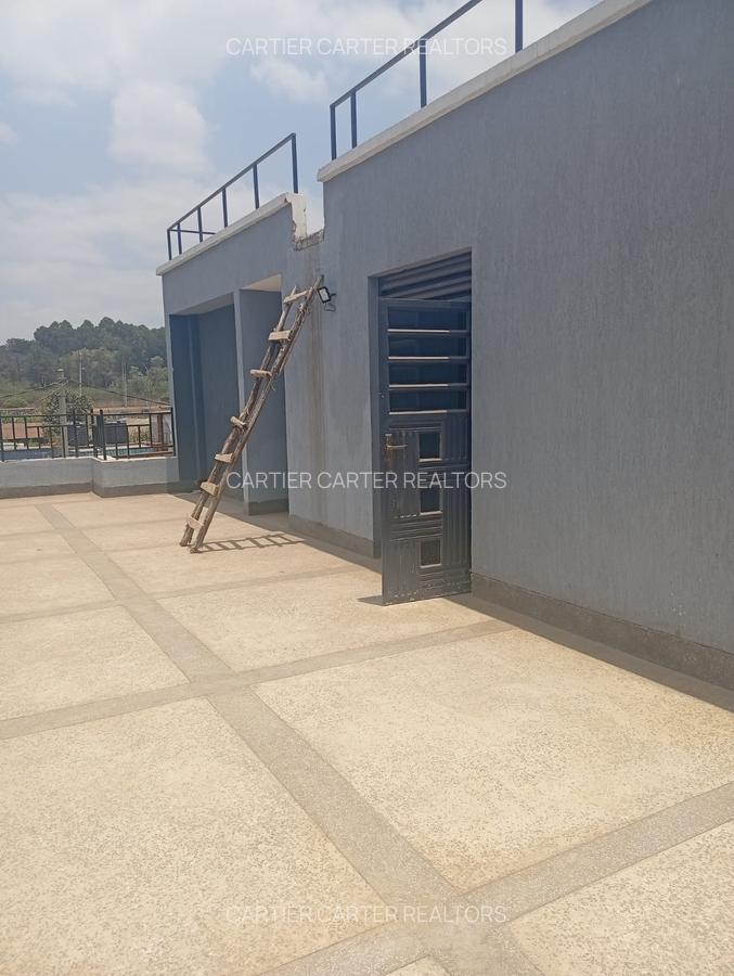 5 Bed House with En Suite in Garden Estate - 12