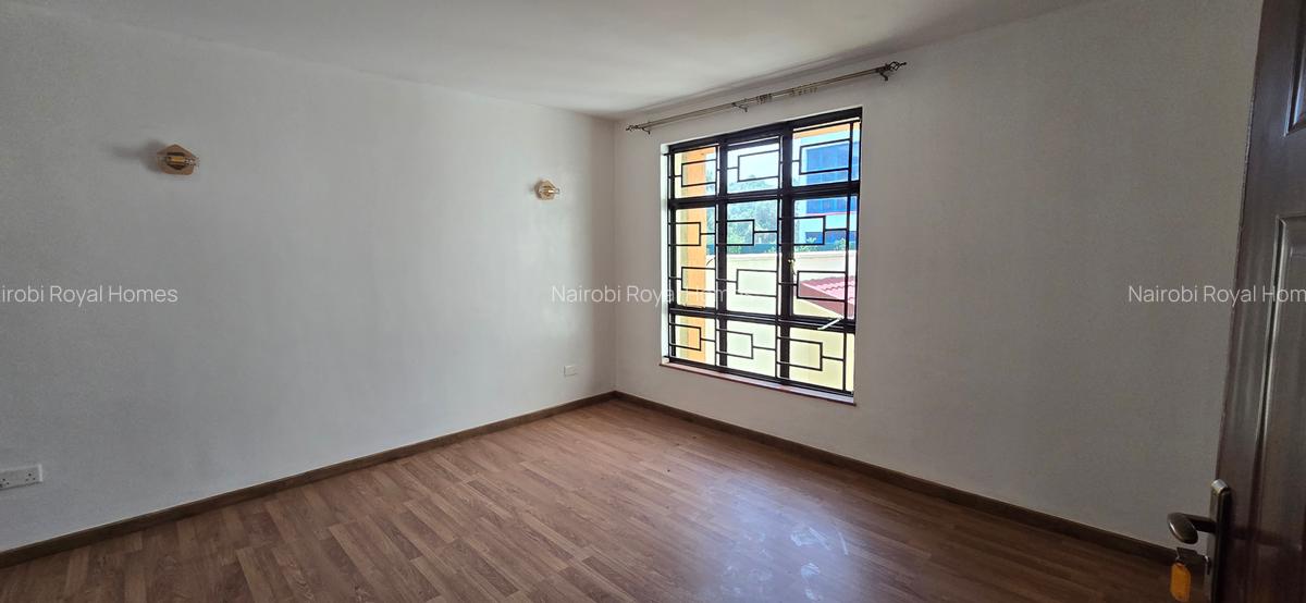 5 Bed Townhouse with En Suite at Lavington Green - 13