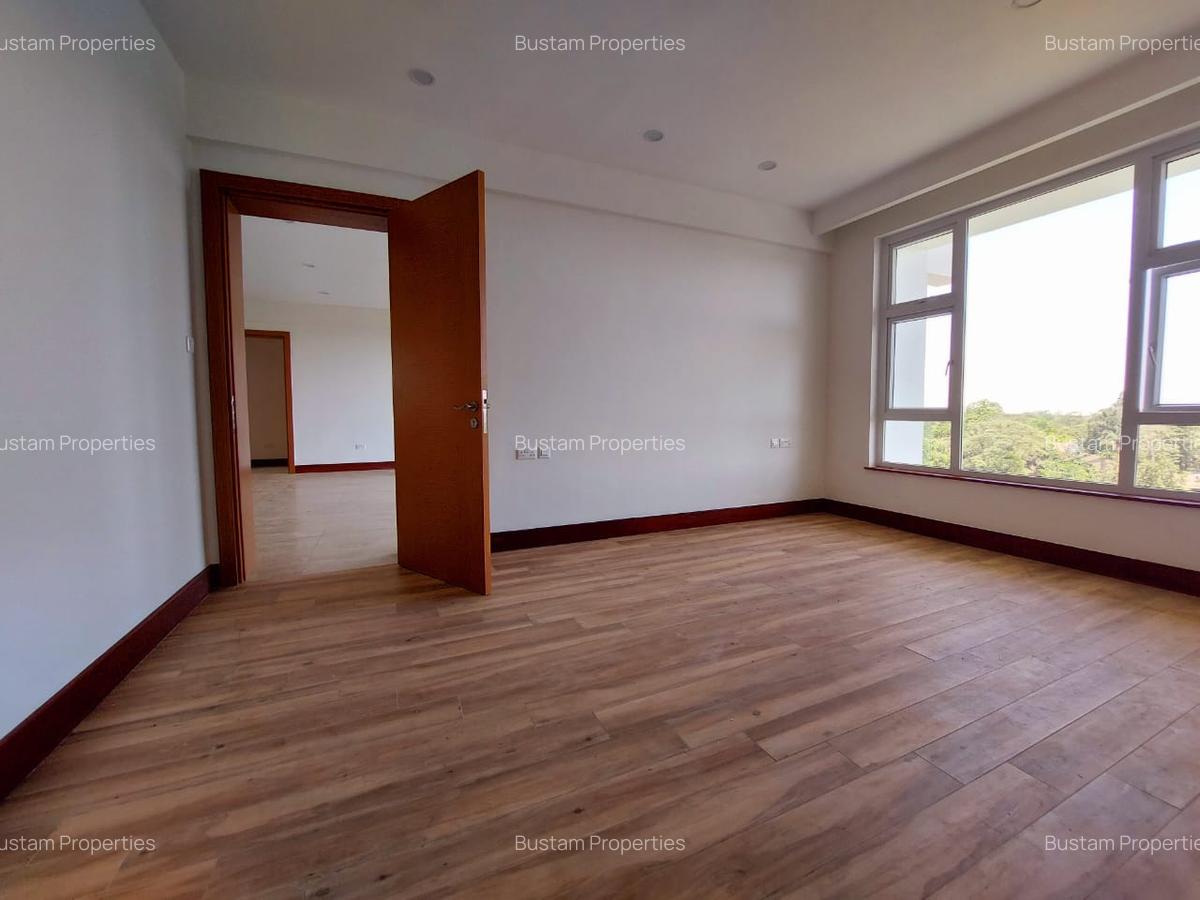 4 Bed Apartment with En Suite in Parklands - 8