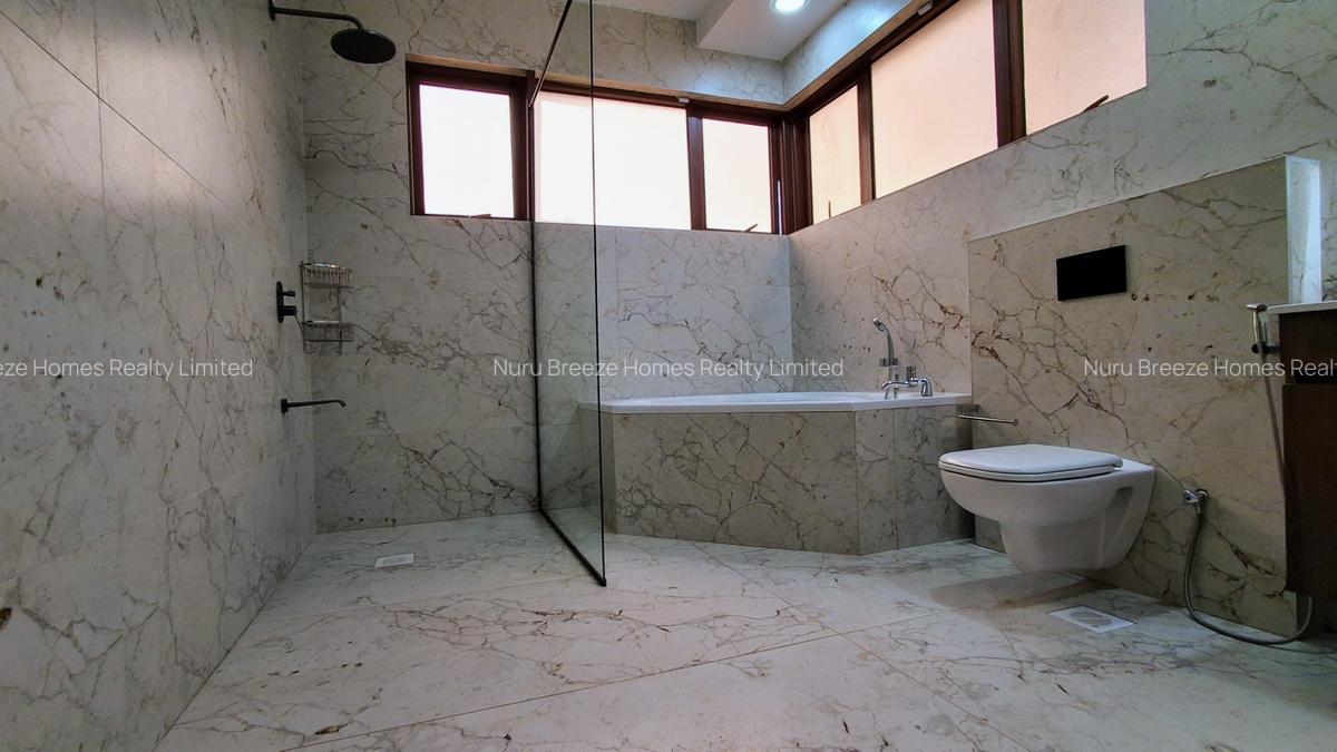 4 Bed House with En Suite in Rosslyn - 9