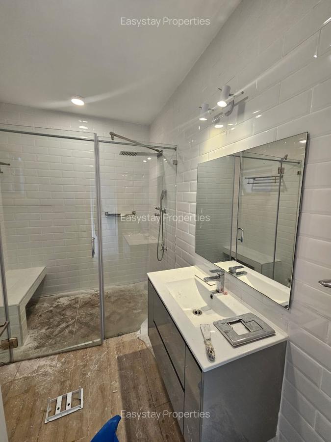 2 Bed Apartment with En Suite in Lavington - 6