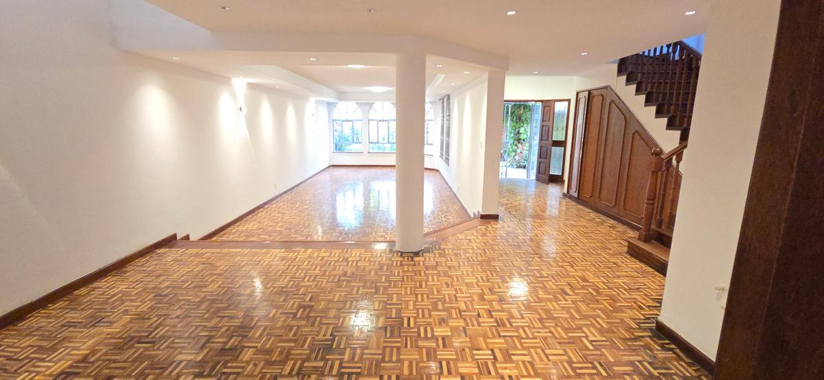 5 Bed Townhouse with En Suite at Brookside Drive - 18