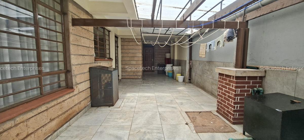 5 Bed Townhouse with En Suite in Lavington - 17