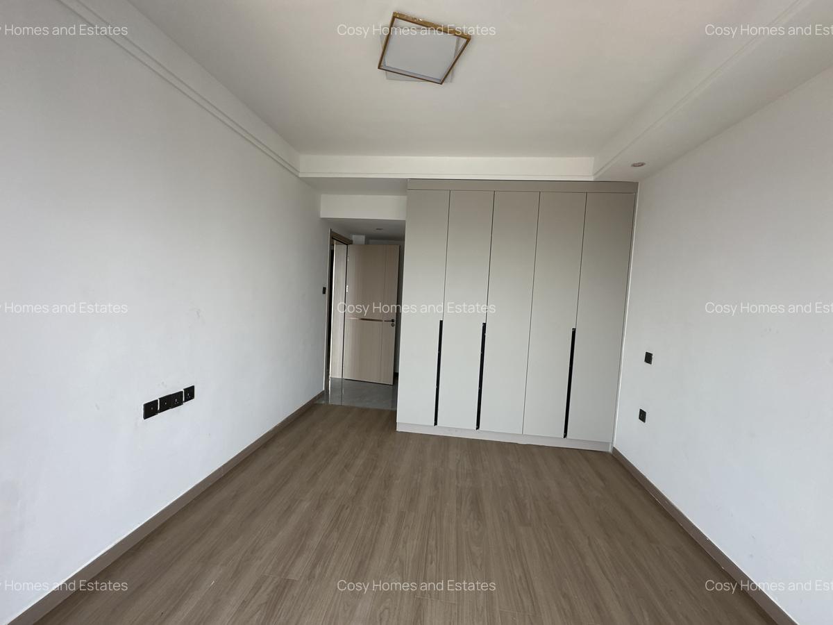 3 Bed Apartment with En Suite at Riverside - 8