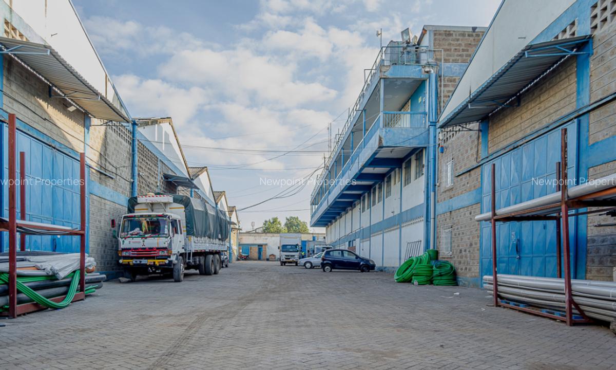 5,000 ft² Warehouse with Backup Generator in Industrial Area - 1