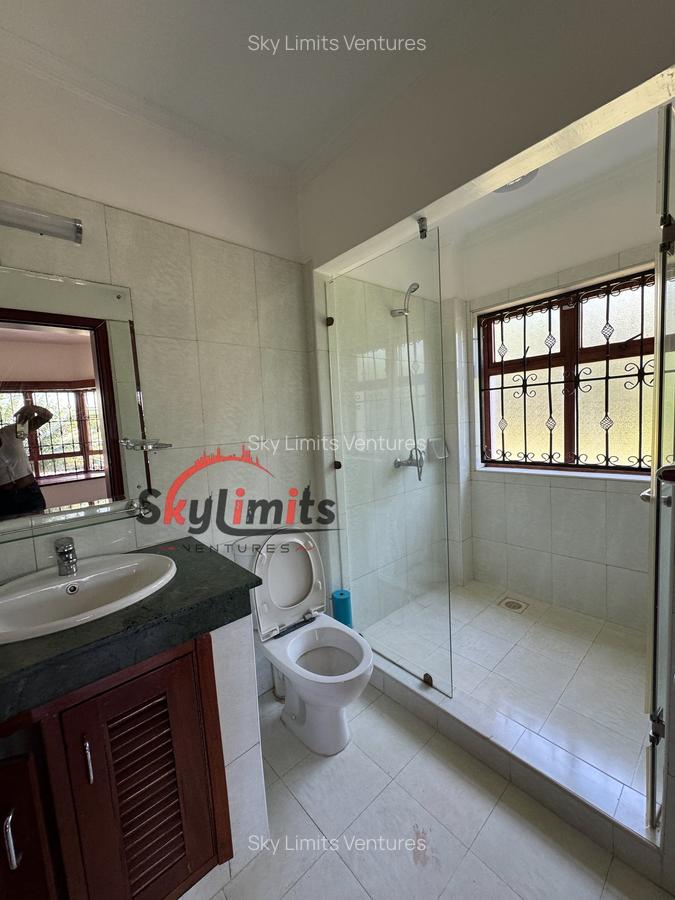 5 Bed Villa with En Suite in Runda - 19